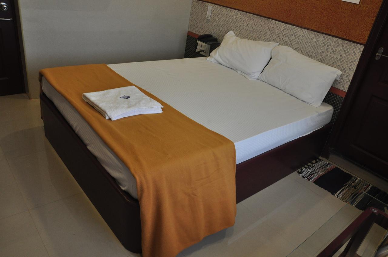 Ssr Hotel Калахасті Екстер'єр фото